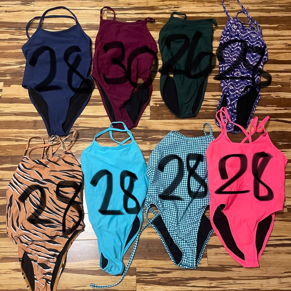 Lot of jolyns. Sizes 26-30 but ALL fit like a 28. EUC-GUC